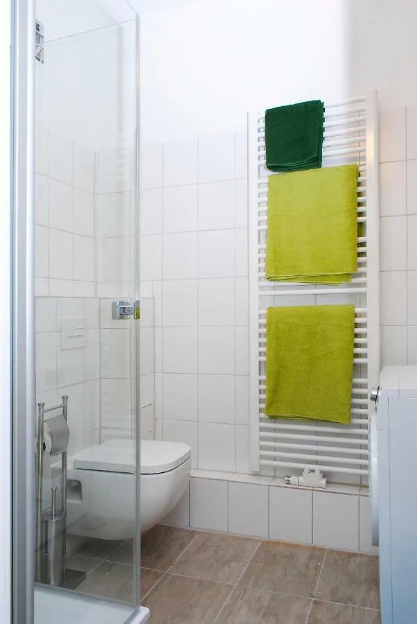 Appartement über dem Kino Toni Berlin 0*,